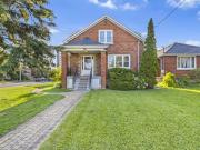 1 493 College St, Kingston On Close to campus, Student...