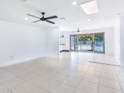 $1,470 per week / $5,880 Bond