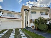 1,595 M2 de terreno, 689 M2 de construcción, 4...