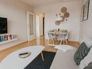 1 BDR, central 50sqm, balcony, elevator & fast WLAN,...