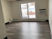 1 BDRM/1 BATH 732 8TH ST E Available FEB 1