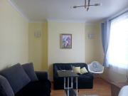 1 bed flat 2 separate rooms and a kitchen