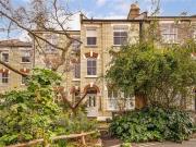 1 Bed Flat, Bonnington Square, SW8