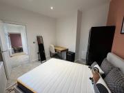 1 Bed Flat, New Briggate, LS2