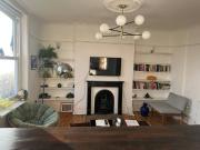 1 Bed Flat, Stoke Newington Road, N16