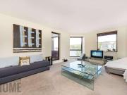 1 bed flat to rent in Riverside Court, SW8