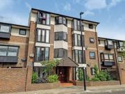 1 bed flat with 2 parking spaces