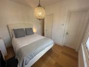 1 bed flat with shared kitchen