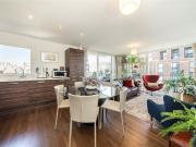 1 Bed flat/Floor Ceiling windows/Penthouse almost