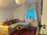 1 bed split level flat