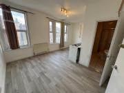 1 bed studio flat to rent in Endwell Road, London, SE4