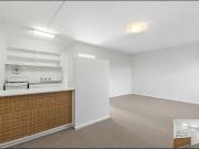 1 bedroom Apartment close to Shops and Restaurants!