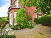 1 bedroom apartment for rent in Victoria Road South...