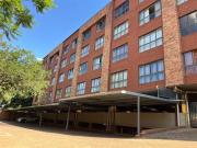 spacious hatfield loft ideally situa.