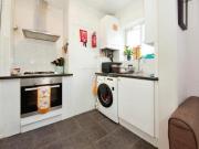 1 Bedroom Apartment London London 95952810