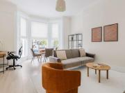 1 Bedroom Apartment London London 97883845