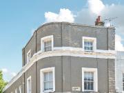 1 Bedroom Apartment to Rent in Triangle Estate 197 199...