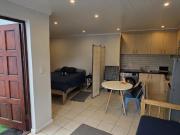 1 Bedroom bachelor apartment to rent in Rosebank, Cape Town