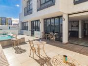 1 Bedroom bachelor to rent in Woodstock, Cape Town