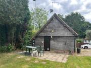 1 Bedroom Barn Conversion For Rent In Wokingham