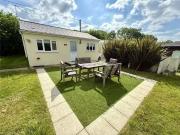 1 bedroom bungalow for rent in Foxfield House, Narrow...