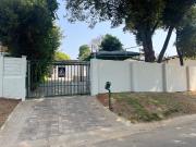 1 Bedroom cottage rented in Florida Glen, Roodepoort
