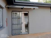 1 Bedroom cottage rented in Generaal De Wet, Bloemfontein