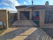 1 Bedroom cottage rented in Viking Village, Kraaifontein