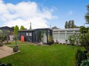 1 bedroom detached bungalow for sale