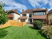 1 bedroom detached house for rent in London Road,...