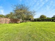 1 bedroom detached house to rent