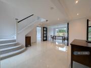 1 bedroom detached house to rent