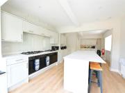 1 bedroom detached house to rent