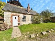 1 bedroom detached house to rent