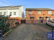 1 bedroom end of terrace house for sale in Turton Way,...