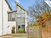 1 bedroom end of terrace house to rent