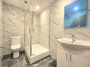 1 Bedroom Flat, Earls Court Road, London