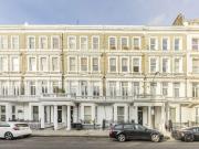 1 bedroom flat for rent in Barons Court Road, West...