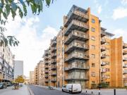 1 bedroom flat for rent in Cassilis Road, Canary...
