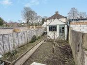 1 bedroom flat for rent in Chipstead Valley Road,...