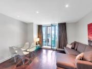 1 bedroom flat for rent in Pan Peninsula Square, Canary...