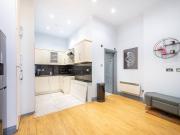 1 Bedroom Flat for Rent in Warwick Road | Foxtons