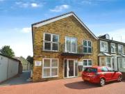 1 bedroom Flat for sale, Hanworth Road, Hounslow, TW3...