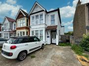 1 bedroom flat for sale in Ambleside Drive, Southend on...