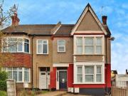 1 Bedroom Flat For Sale In Westcliff on sea, Essex