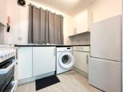 1 Bedroom Flat Purpose Built To Let