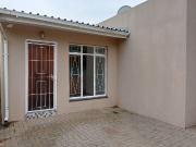 1 Bedroom flat rented in Generaal De Wet, Bloemfontein