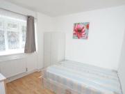 1 Bedroom Flat Share For Rent In Beccles Street, London