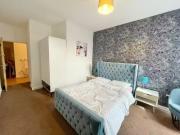 1 bedroom flat share for rent in Hall Street,...