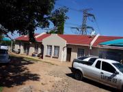 1 bedroom flat to let in van riebeec.